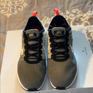 NIKE Dualtone Racer